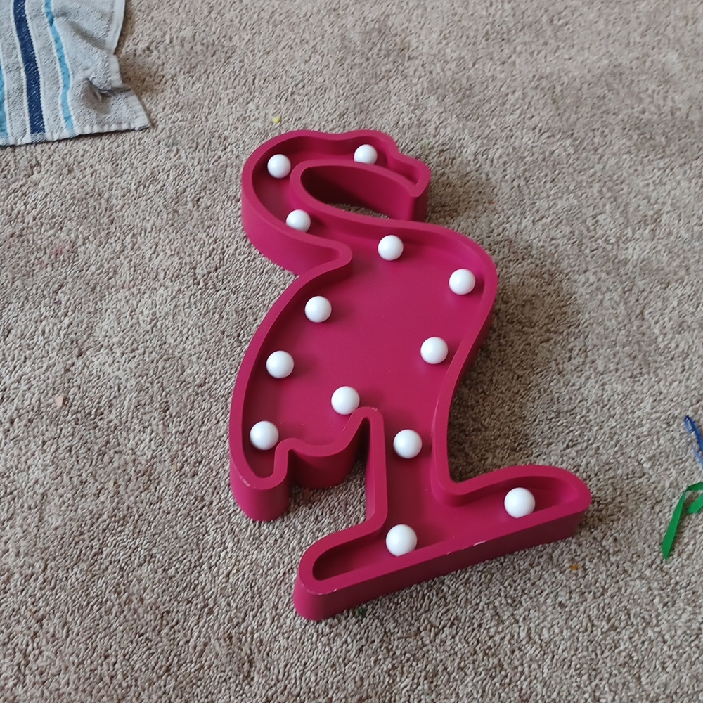 Pink flamingo light ( Has batteries)